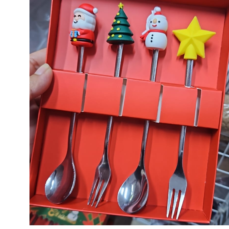 Set de cubiertos navideños x 4 pcs Dorado y Plateado